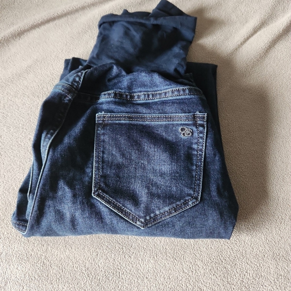 Maternity jeans over the belly. Jessica simpson size medium. In great condition.
